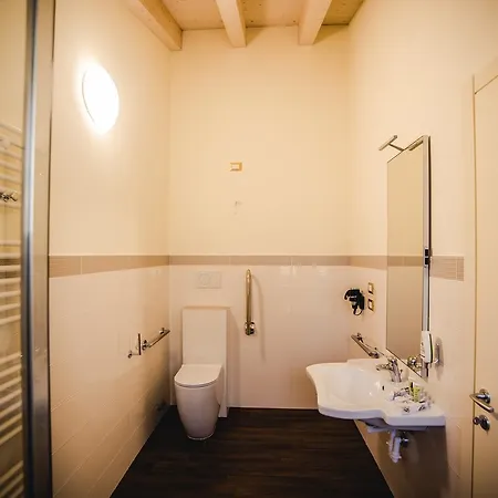 Podere Zampiera Vecchia Farm stay